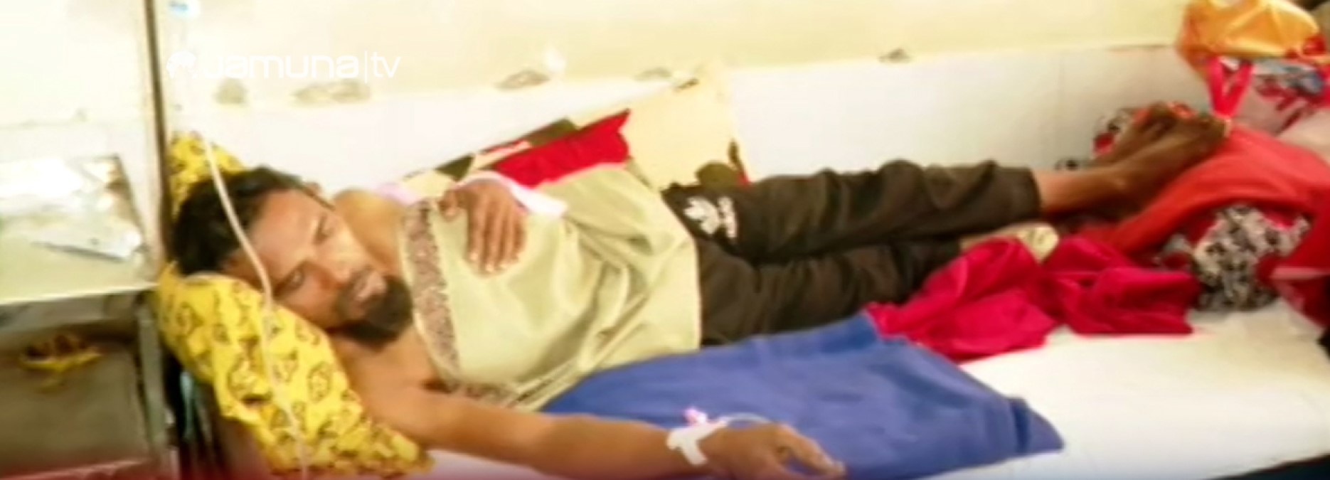 খুলনায় নৌকার সমর্থকের গায়ে পেট্রোল ঢেলে আগুন