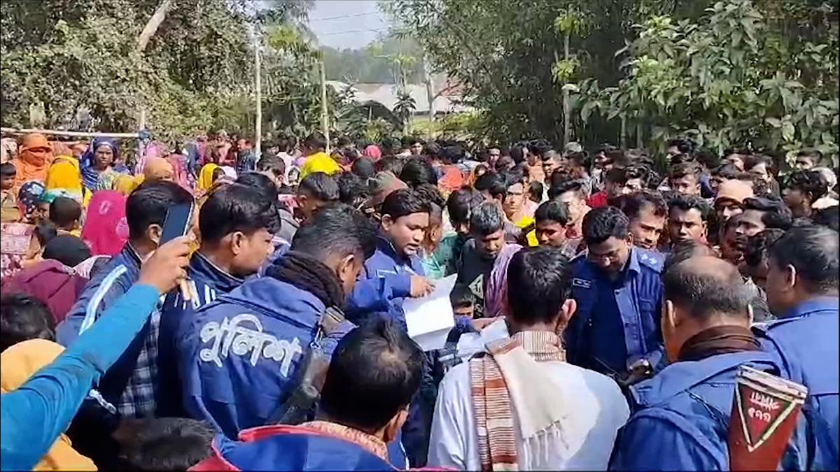 গোয়ালঘরে ঝুলছিল মা আর গাছে ৮ বছরের ছেলে