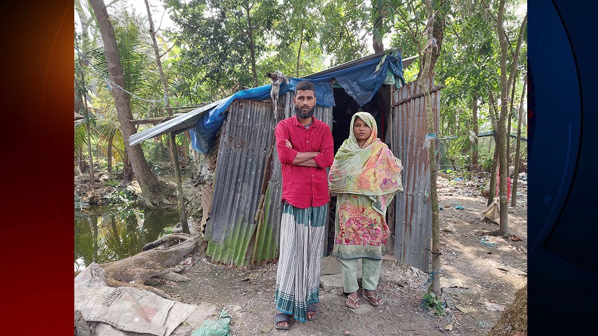 চালচুলোহীন অসহায় পরিবারের ঝুপড়ি ঘরে বসবাস, অবশেষে মিলছে ঘর