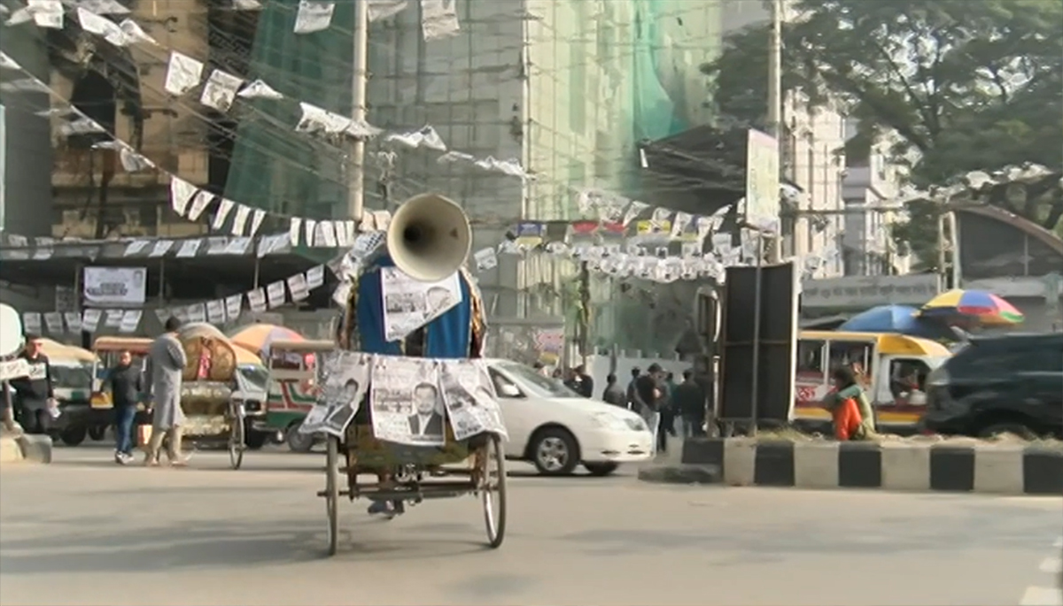 প্রচারণার মাঠে শুধু আ. লীগের ছড়াছড়ি, অন্য প্রার্থীরা পোস্টারেই ক্ষান্ত