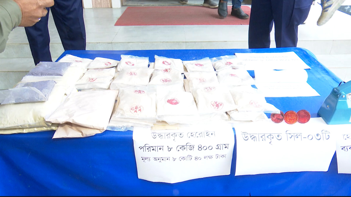 রাজশাহীতে বালির স্তূপ থেকে বিপুল পরিমাণ হেরোইন উদ্ধার