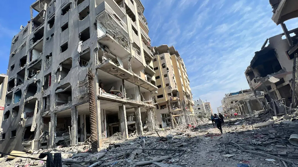 গাজায় রেড ক্রিসেন্টের হেডকোয়ার্টারের ভয়াবহ হামলা ইসরায়েলের