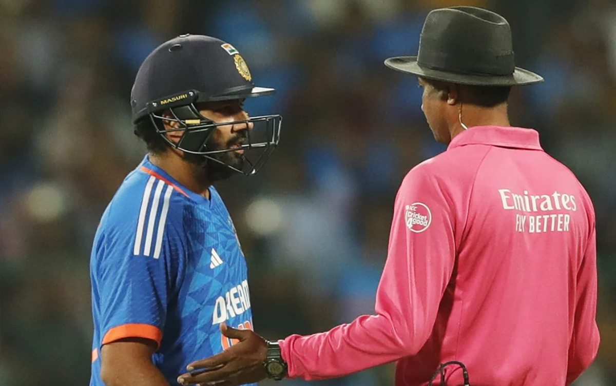 সুপার ওভারে রোহিতের ব্যাটিংয়ে নামা নিয়ে ধোয়াশা!