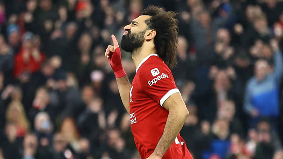 প্রথমে পেনাল্টি মিস, পরে জোড়া গোল করে জয়ের নায়ক সালাহ