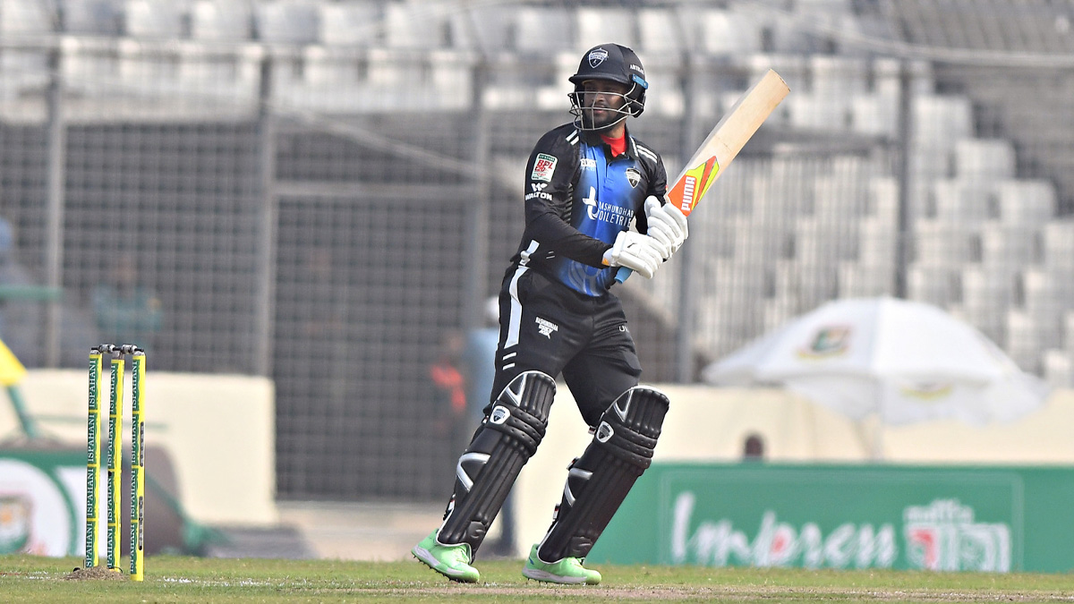 চোখের চিকিৎসার জন্য সিঙ্গাপুর গেলেন সাকিব