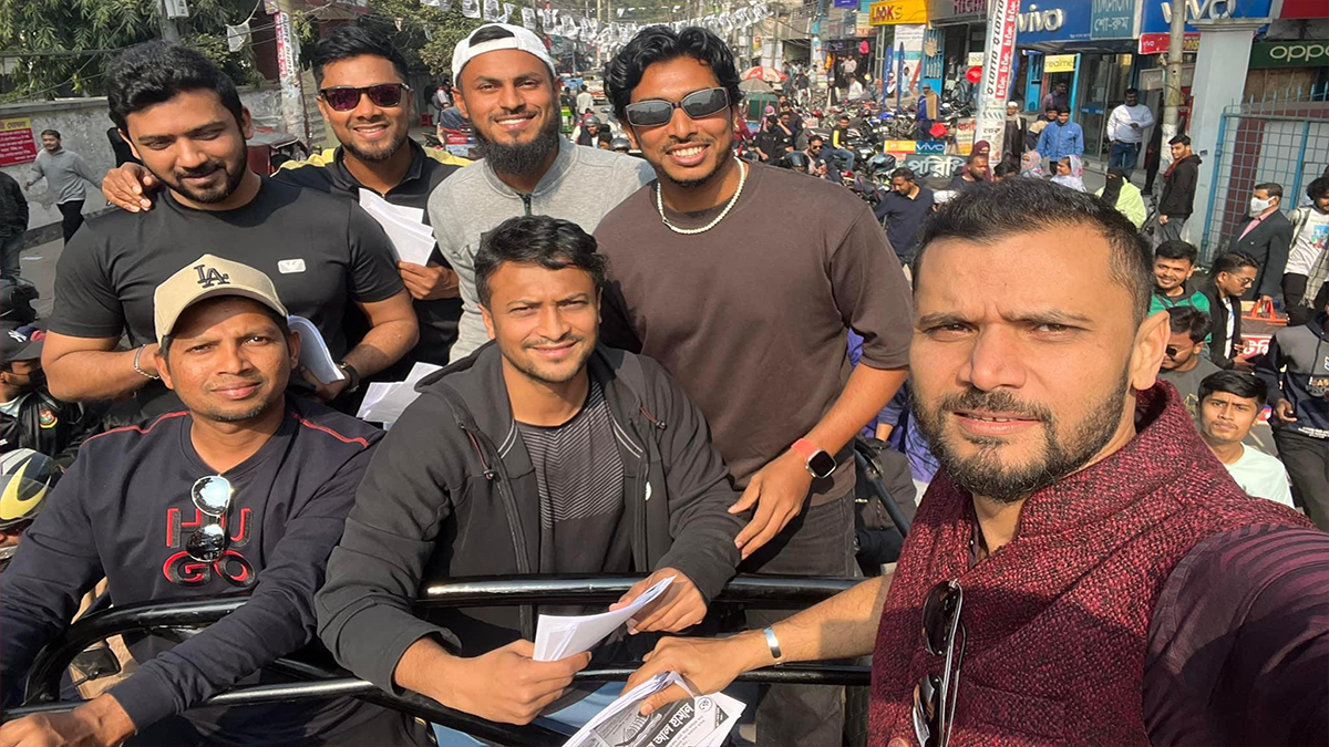 সাকিবের প্রচারণায় মাশরাফী, সঙ্গে সৌম্য-সাব্বির-রনি