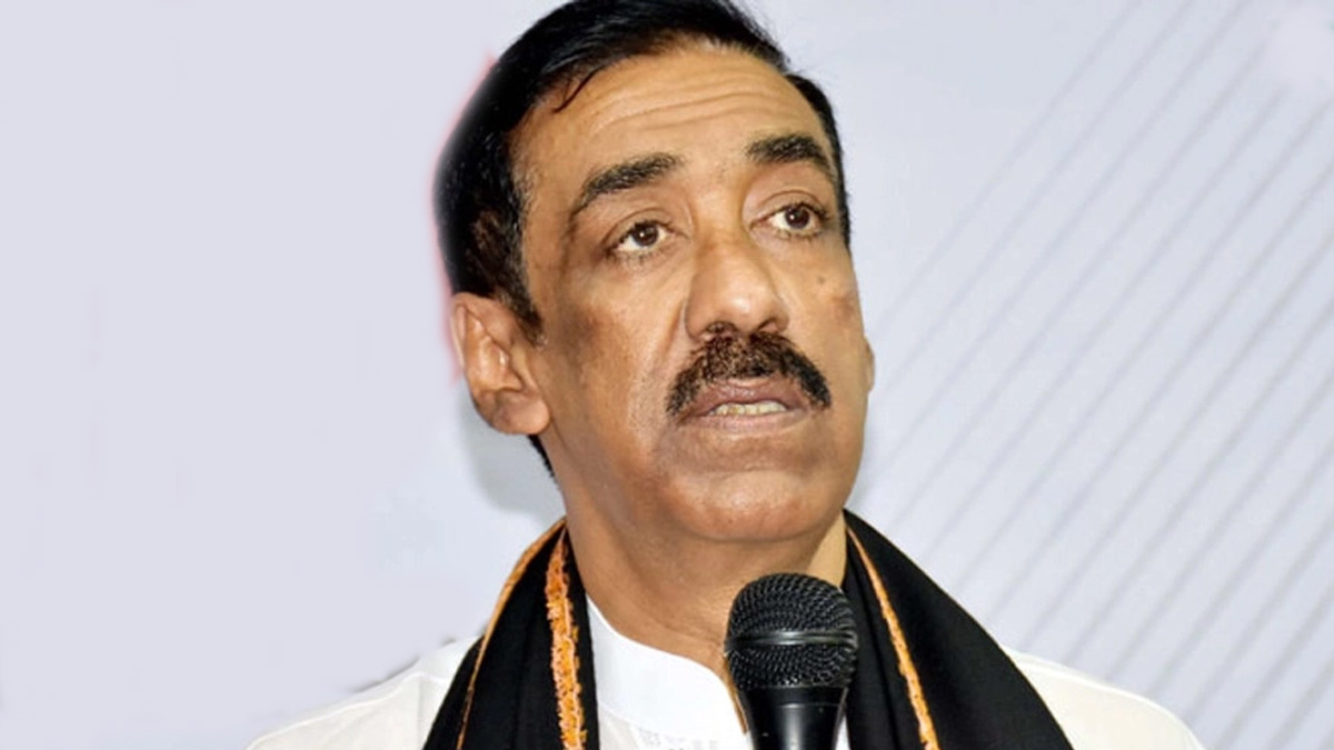 আকাশে শকুন উড়ছে, মানচিত্রে থাবা দেয়ার চেষ্টা করবে: শামীম ওসমান