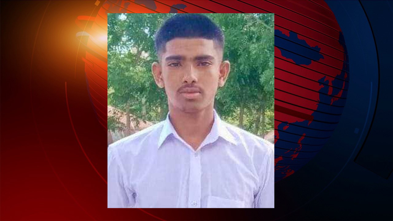 গাছের সাথে মোটরসাইকেলের ধাক্কা, প্রাণ গেল স্কুলছাত্রের