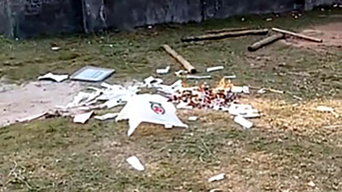 টাঙ্গাইলে ব্যালট বাক্সে আগুন; ২ আনসার সদস্য আহত