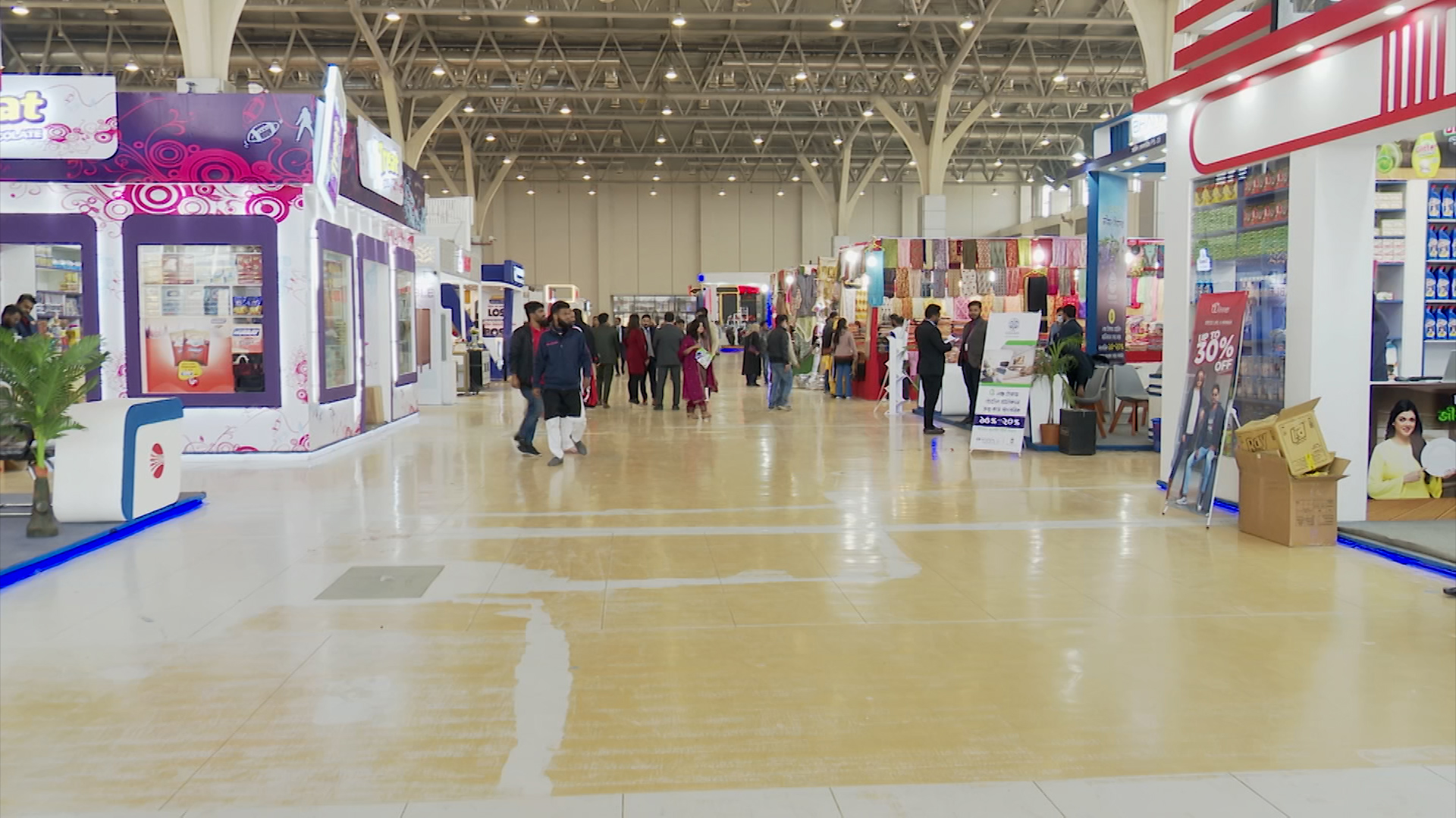 গুণগত মান ও কম দামের কারণে বাণিজ্য মেলায় আস্থা বাড়ছে দর্শনার্থীদের