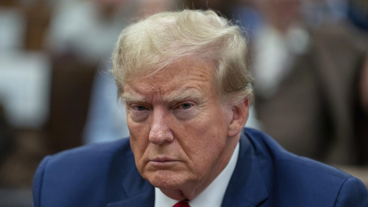 মানহানির মামলায় ডোনাল্ড ট্রাম্পকে ৮৩ মিলিয়নের জরিমানা