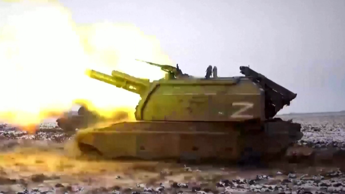 ইউক্রেনে ৩০০ ক্ষেপণাস্ত্র ও দুই শতাধিক ড্রোন ছুড়েছে রাশিয়া