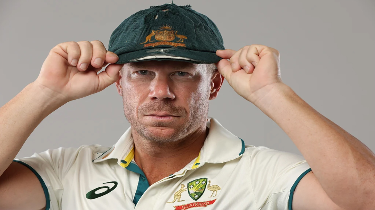 বিদায়ী ম্যাচের আগে ওয়ার্নারের ব্যাগি গ্রিন চুরি