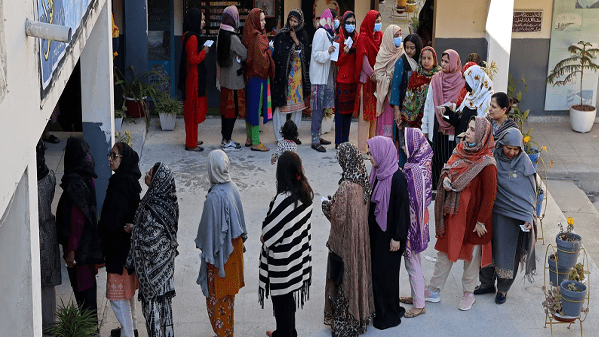 পাকিস্তানে ভোটের ৬০ ঘণ্টা পরও ঘোষনা হয়নি চূড়ান্ত ফলাফল