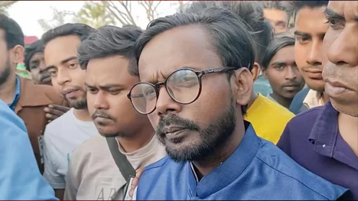 ডিবি কার্যালয়ে হিরো আলম