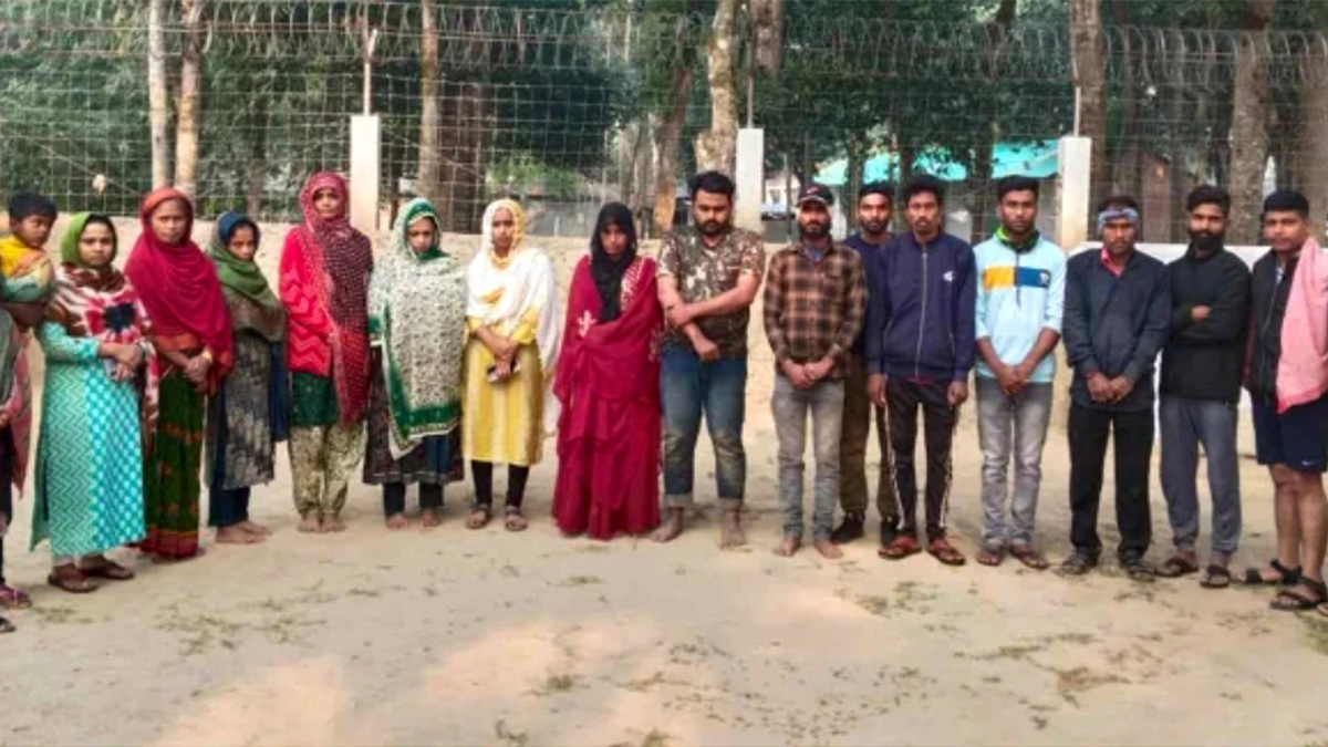 মহেশপুর সীমান্তে ভারতীয় নাগরিকসহ আটক ২০