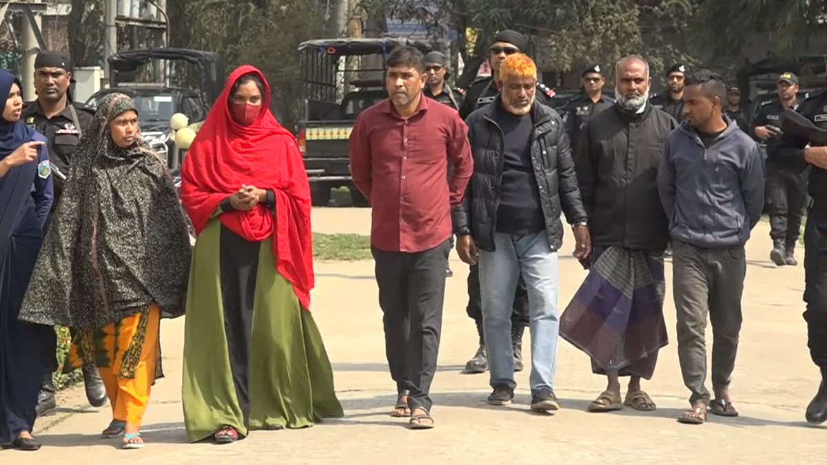 ২০ কোটি টাকা নিয়ে পালানোর সময় সমবায় সমিতির পরিচালক আটক