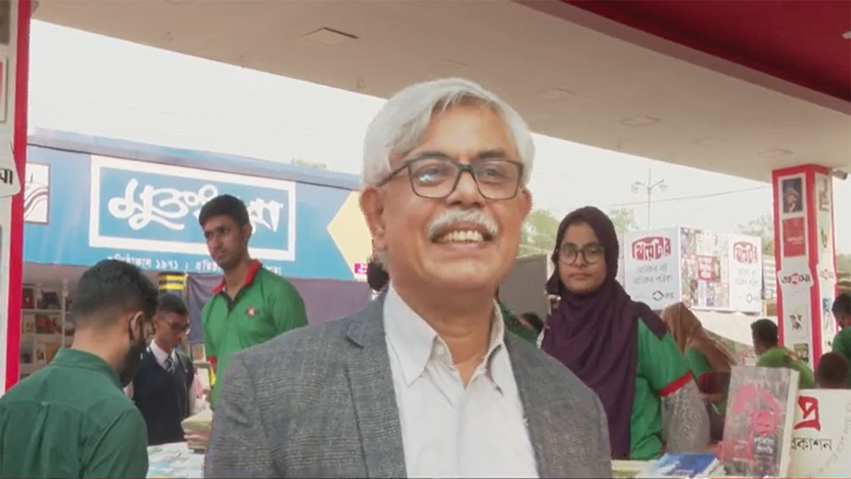 বাসন্তি শাড়ি পরা নারীদের কারণে ‘বসন্ত’ ভালো লাগে: আনিসুল হক