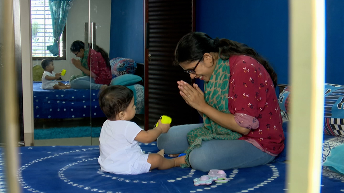 ‘মা’ শব্দের সাথে শিশুর বেশি সখ্যতা