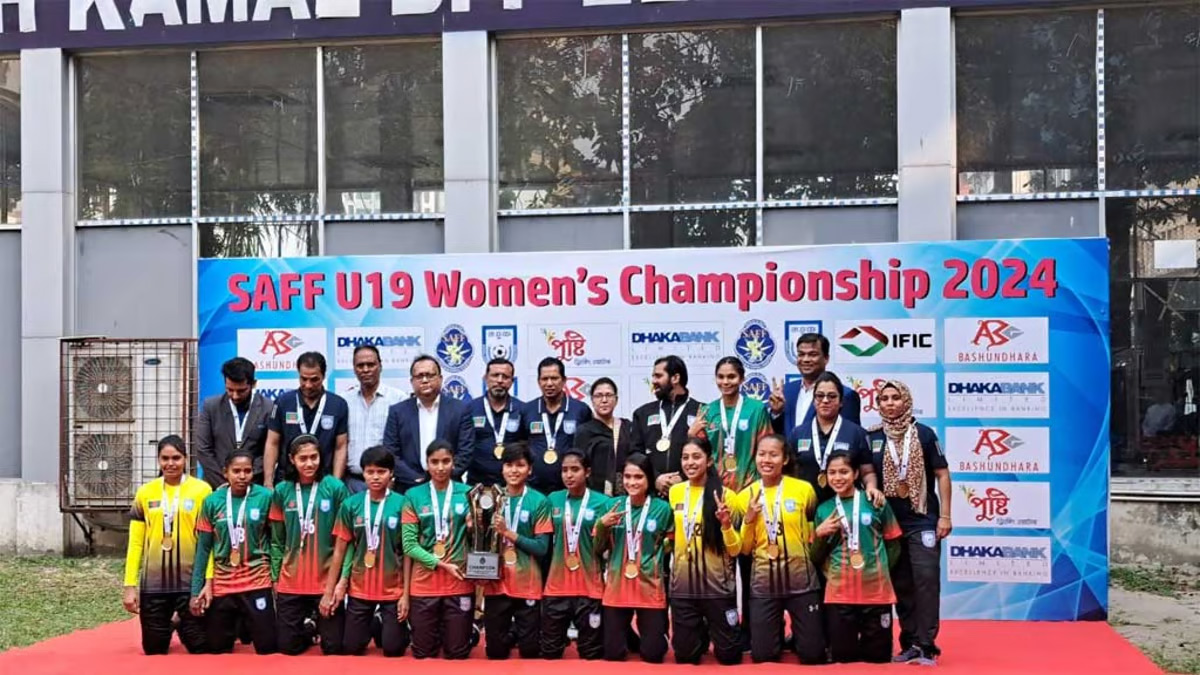 সাফ অনূর্ধ্ব-১৯ নারী চ্যাম্পিয়নশিপের ট্রফি বুঝে পেলো বাংলাদেশ