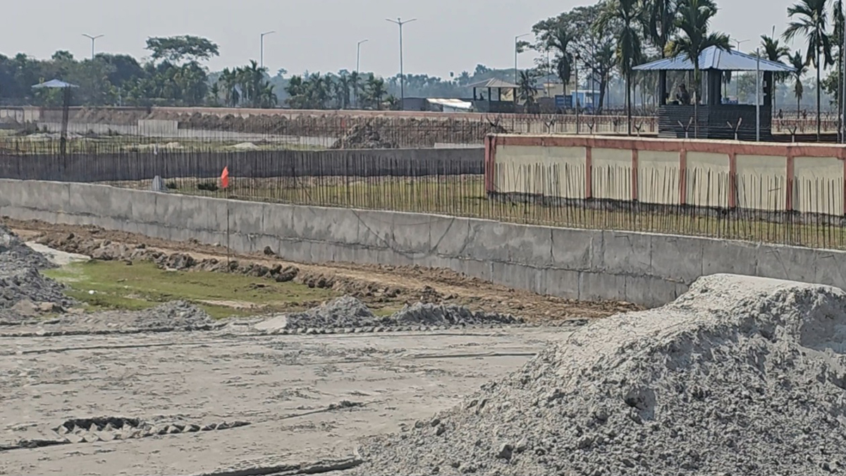 বেনাপোলে ‘ট্রাক টার্মিনাল’ নির্মাণ কাজ বন্ধ করে দিয়েছে বিএসএফ