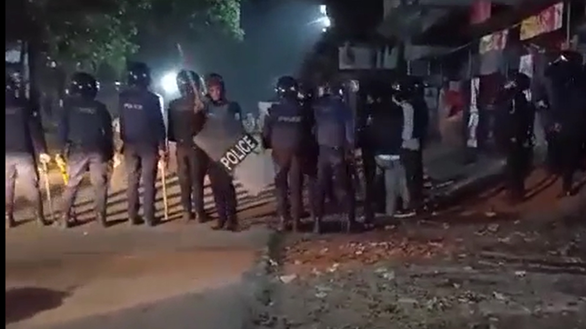 আবারও চবি ছাত্রলীগের দু’গ্রুপের সংঘর্ষ, এ পর্যন্ত আহত কমপক্ষে ১৫