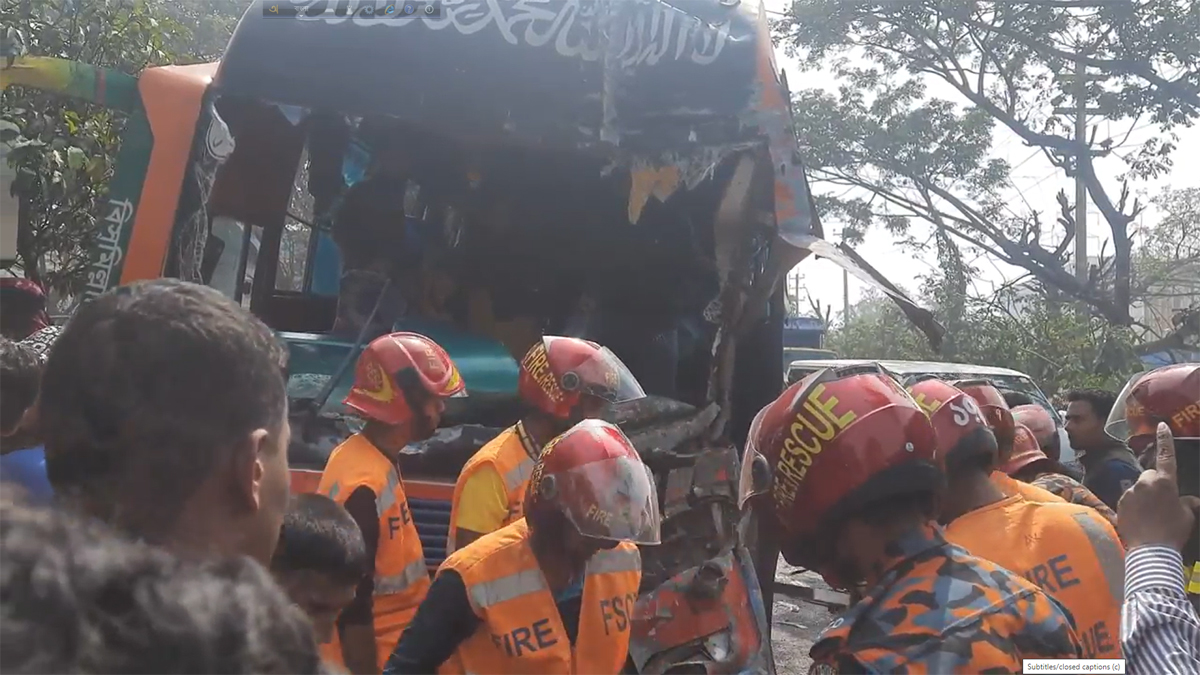 ঢাকা-চট্টগ্রাম মহাসড়কে ২ যাত্রীবাহী বাসের সংঘর্ষ