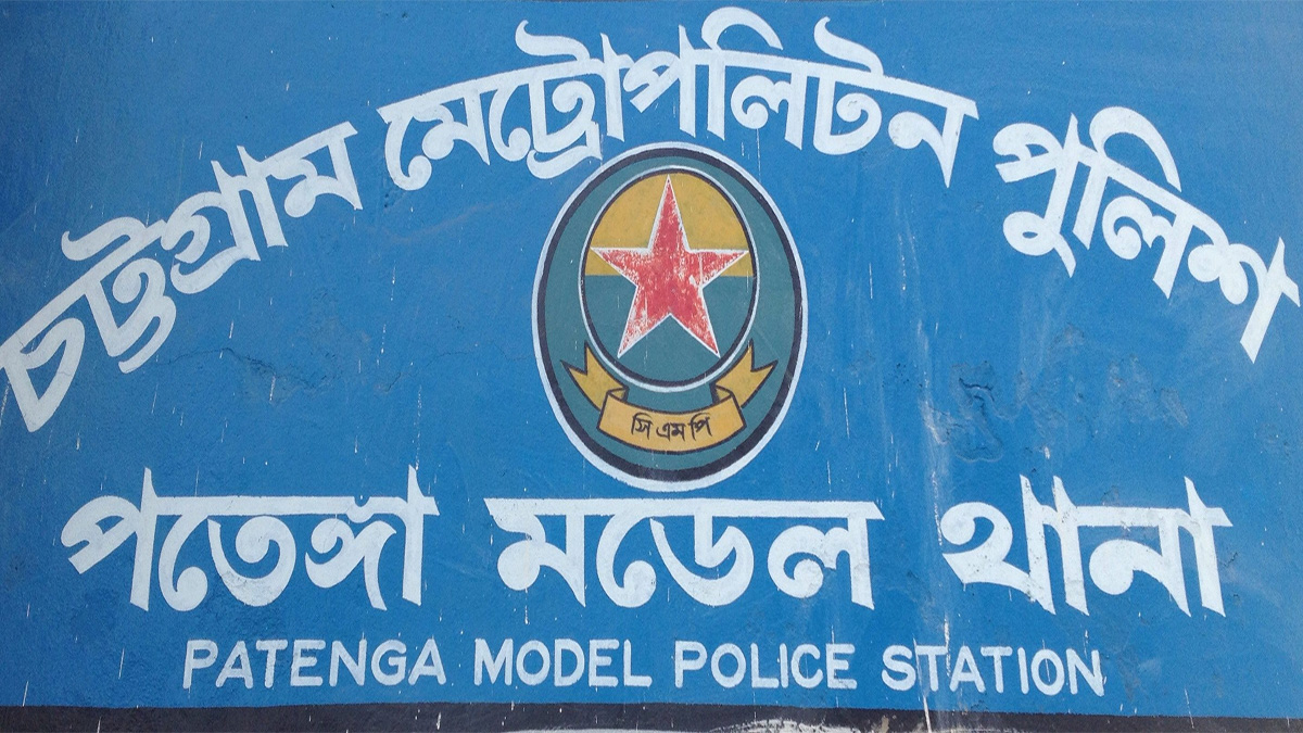 পিকআপ ভ্যানের সঙ্গে ধাক্কায় আহত ৪ পুলিশ