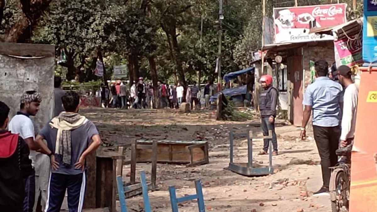 চট্টগ্রাম বিশ্ববিদ্যালয় ছাত্রলীগের দু’গ্রুপের দফায় দফায় সংঘর্ষ