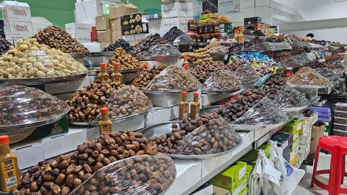 রমজান উপলক্ষে আরব আমিরাতে খেজুরের দাম কমলো ৪০ শতাংশ