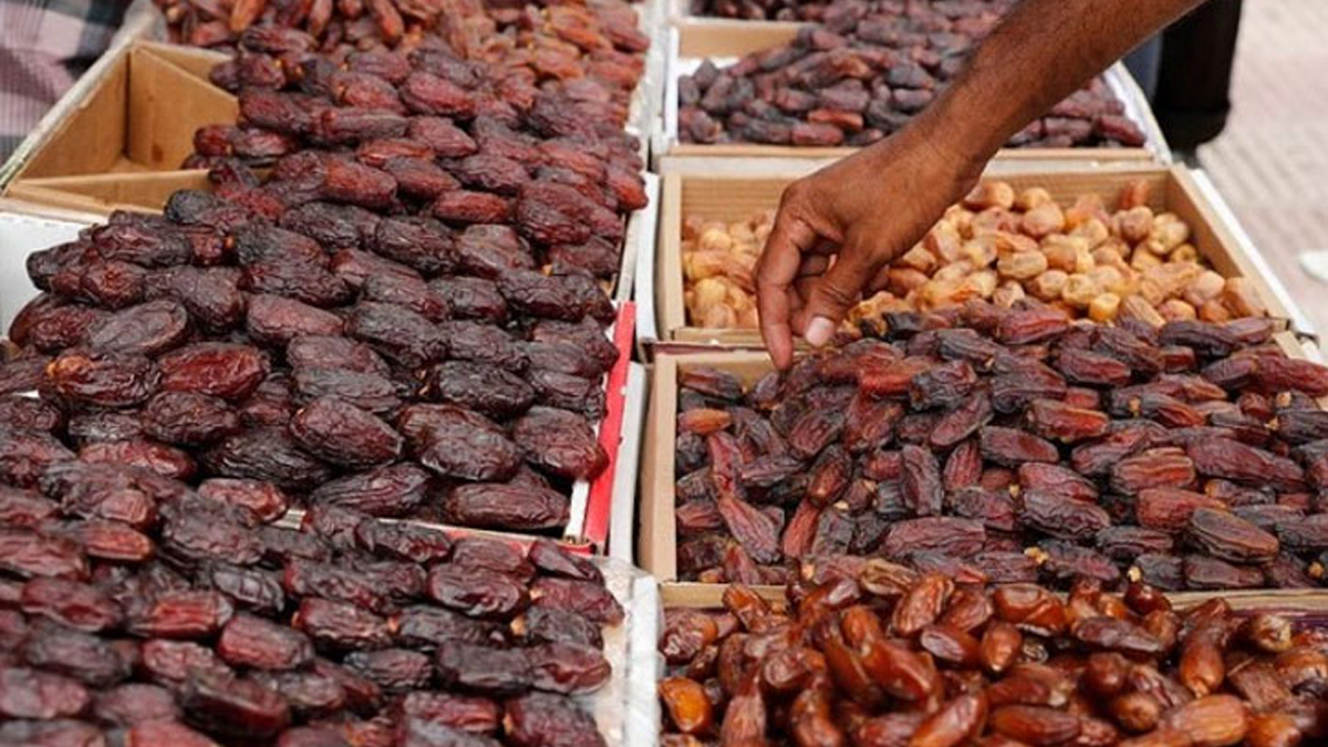 রোজার আগে চড়া খেজুরসহ বিদেশি ফলের বাজার