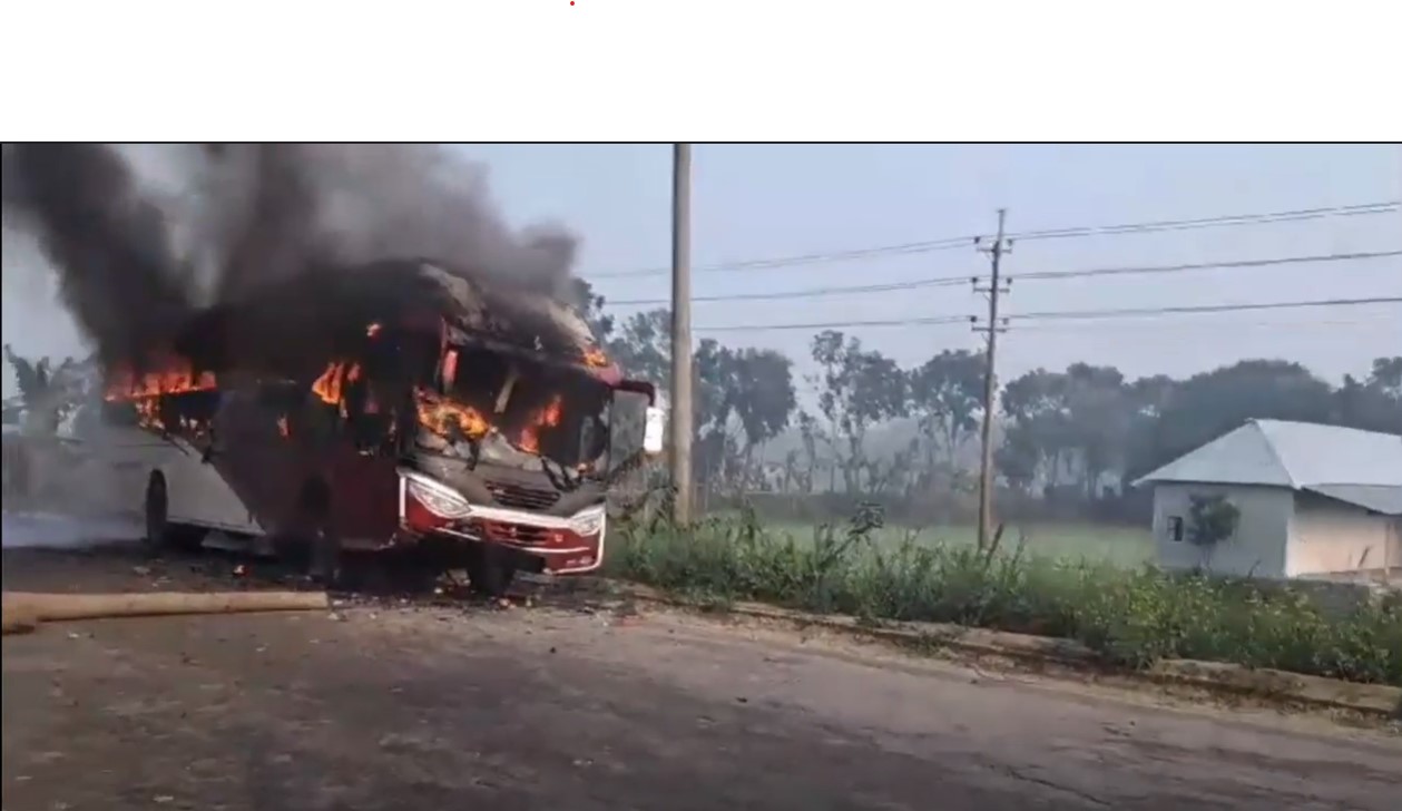 ফরিদপুরে বাসের ধাক্কায় মোটরসাইকেল আরোহী নিহত, বাসে আগুন
