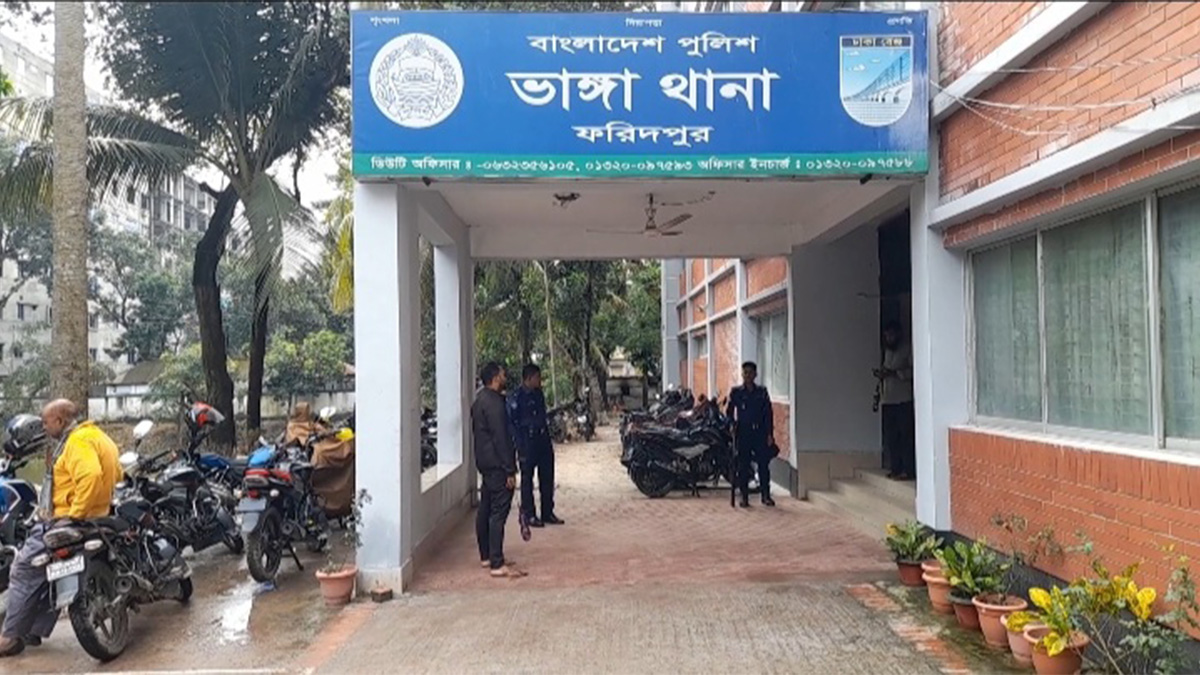 ভাঙ্গায় সড়কে পড়েছিল নারীর মরদেহ, পিষে গেল অসংখ্য গাড়ি