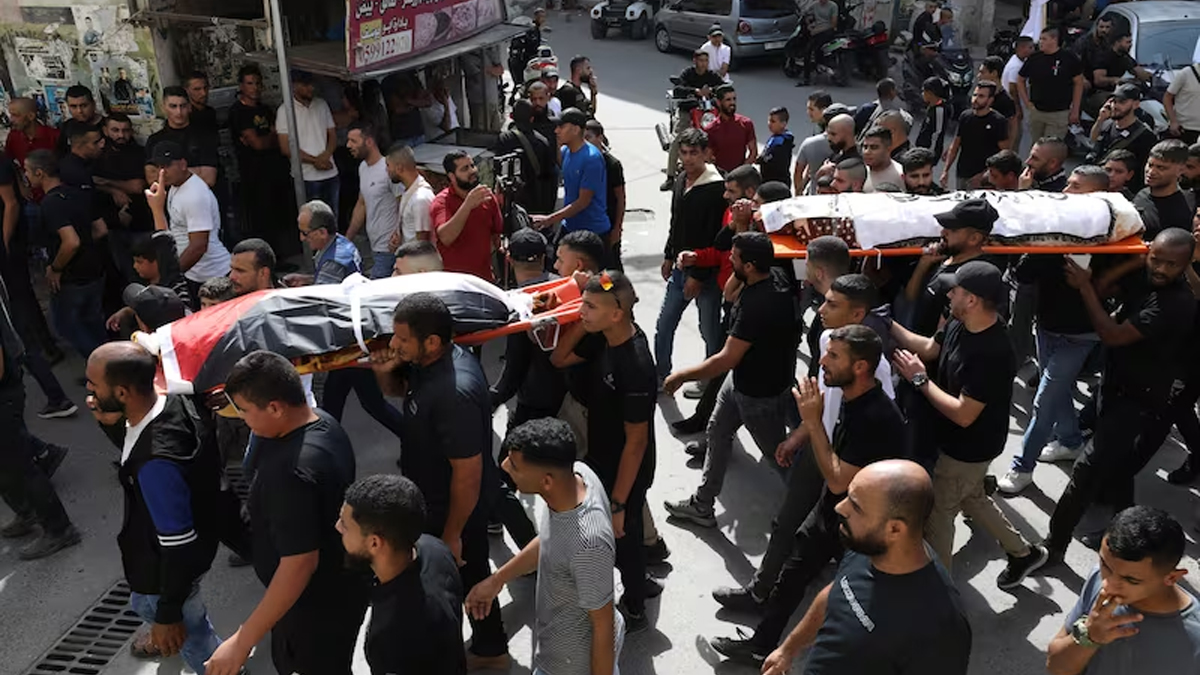 গাজায় আবাসিক এলাকা ও শরণার্থী ক্যাম্পে হামলা, নিহত ৬০