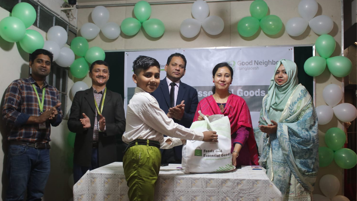 মিরপুরে ৩০০ শিশুর মাঝে পুষ্টিকর খাদ্য ও প্রয়োজনীয় সামগ্রী বিতরণ