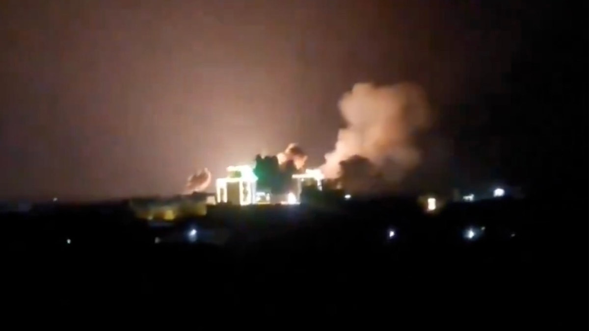 যুক্তরাষ্ট্র ও ব্রিটেনের রাতভর বিমান হামলায় বিপর্যস্ত ইয়েমেন