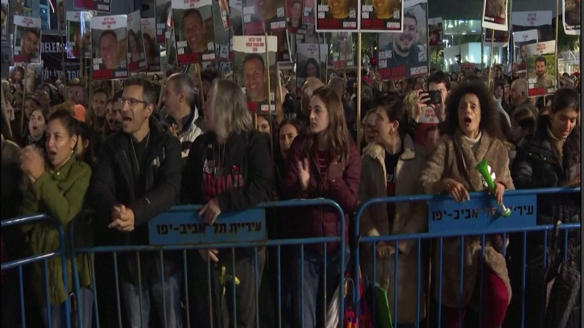 বন্দি ইসরায়েলিদের মুক্তির দাবিতে প্রকম্পিত তেলআবিবের রাজপথ