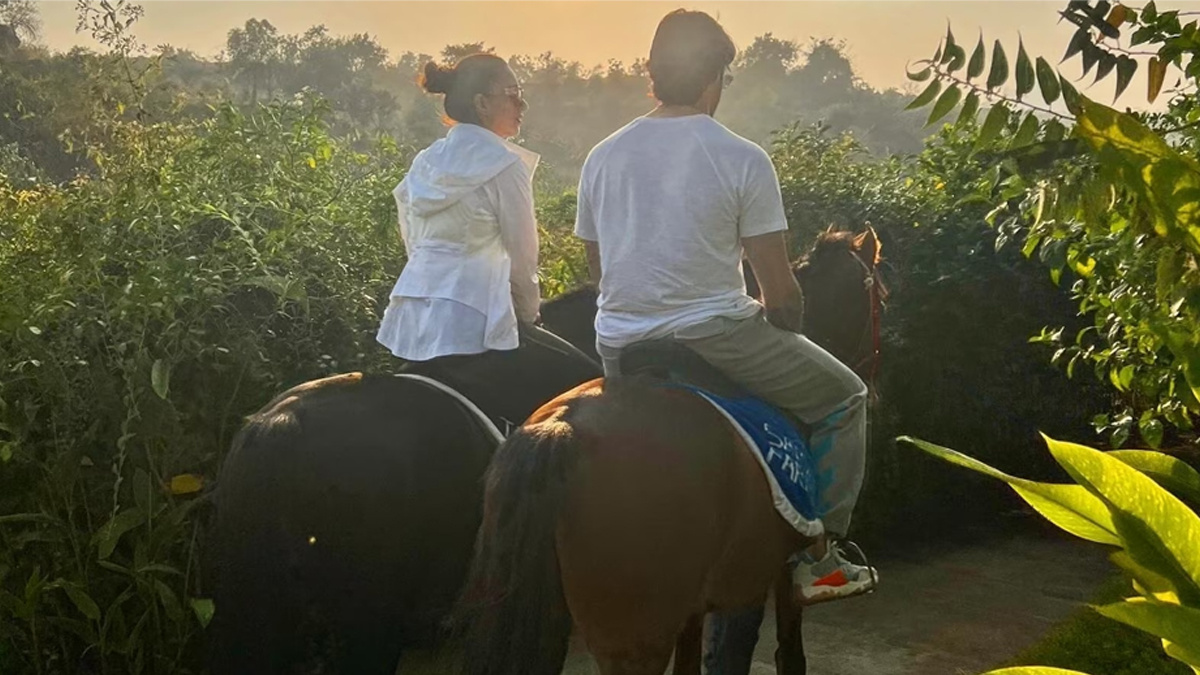 ঘোড়ায় চড়ে কোথায় যাচ্ছেন সিদ্ধার্থ-কিয়ারা