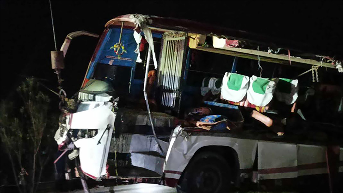 মাদারীপুরে বাস-ট্রাক সংঘর্ষ: নিহত বেড়ে ৪