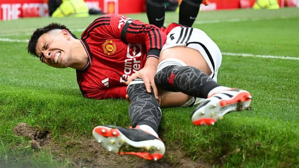 ৮ সপ্তাহ মাঠের বাইরে ‘কসাই’ মার্টিনেজ