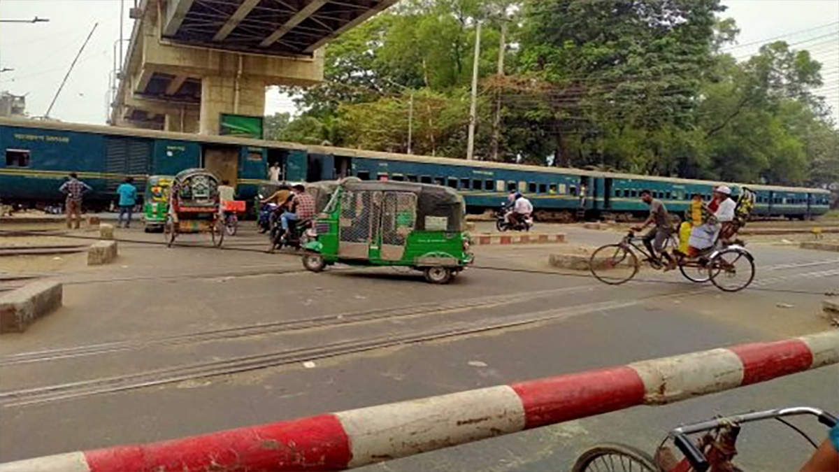মগবাজারে রাস্তা পারাপারের সময় ট্রেনের ধাক্কায় নারীর মৃত্যু