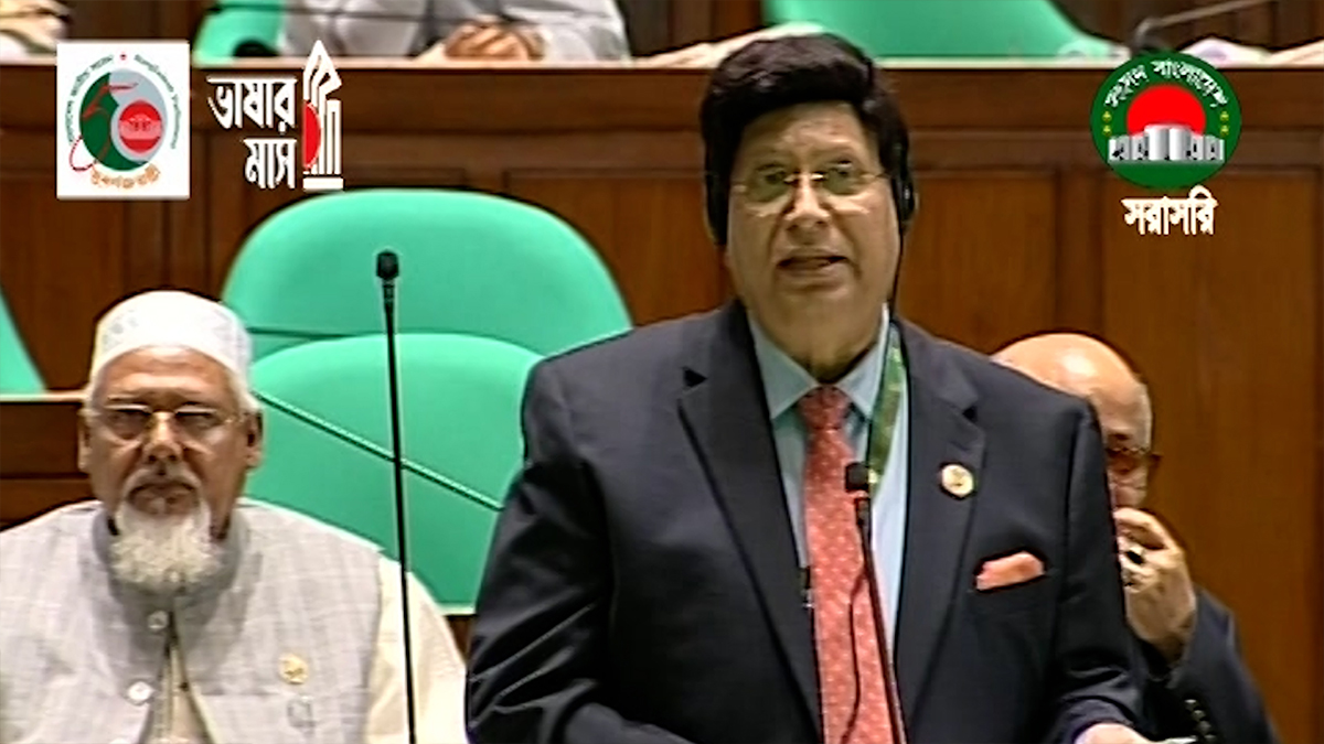 এলাকায় সন্ত্রাসীদের চাঁদাবাজিতে অতিষ্ঠ সাবেক পররাষ্ট্রমন্ত্রী মোমেন