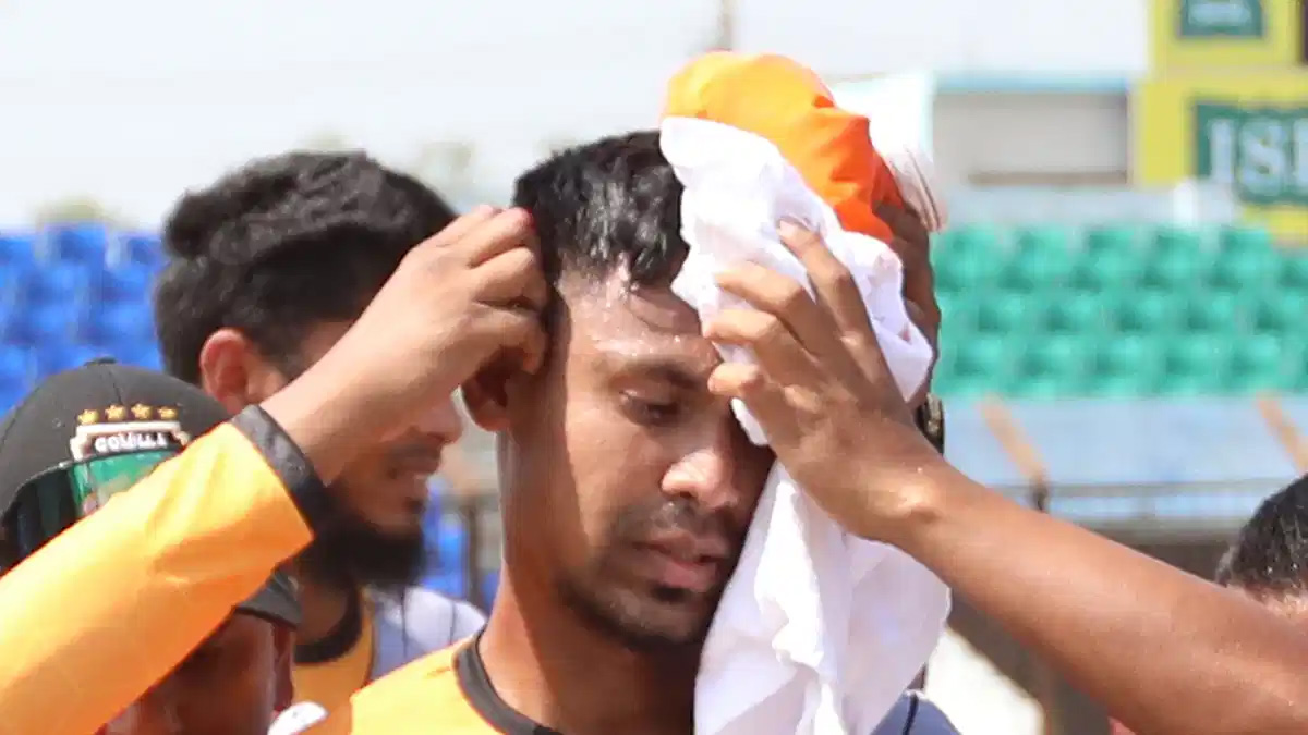 বিমানে উড়ে ঢাকায় টিম হোটেলে উঠেছেন মোস্তাফিজ