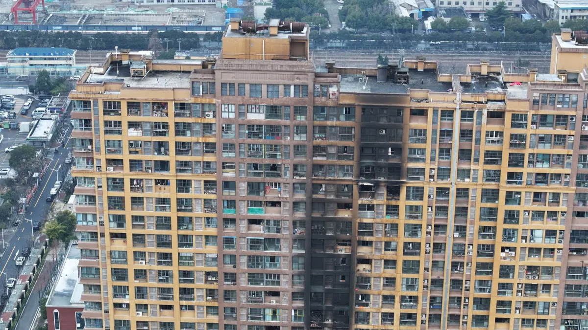 নানজিংয়ে বহুতল আবাসিক ভবনে আগুন, নিহত ১৫