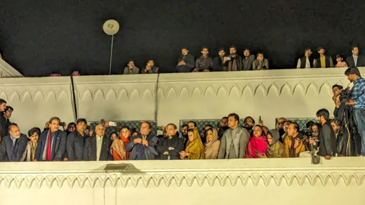 দল সংখ্যাগরিষ্ঠতা পেয়েছে দাবি করে জয়ের ঘোষণা নওয়াজ শরীফের