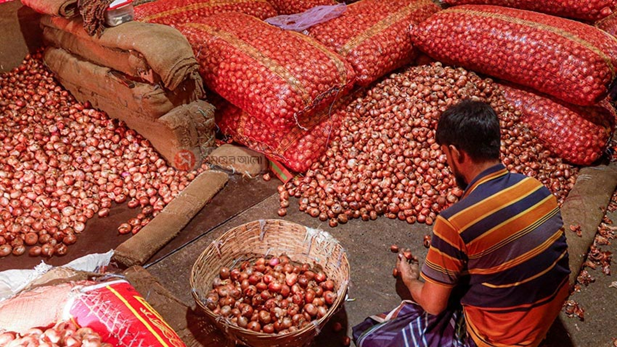 ফের ঊর্ধ্বমুখী পেঁয়াজের দাম, কেজিপ্রতি বেড়েছে ২০-৩০ টাকা