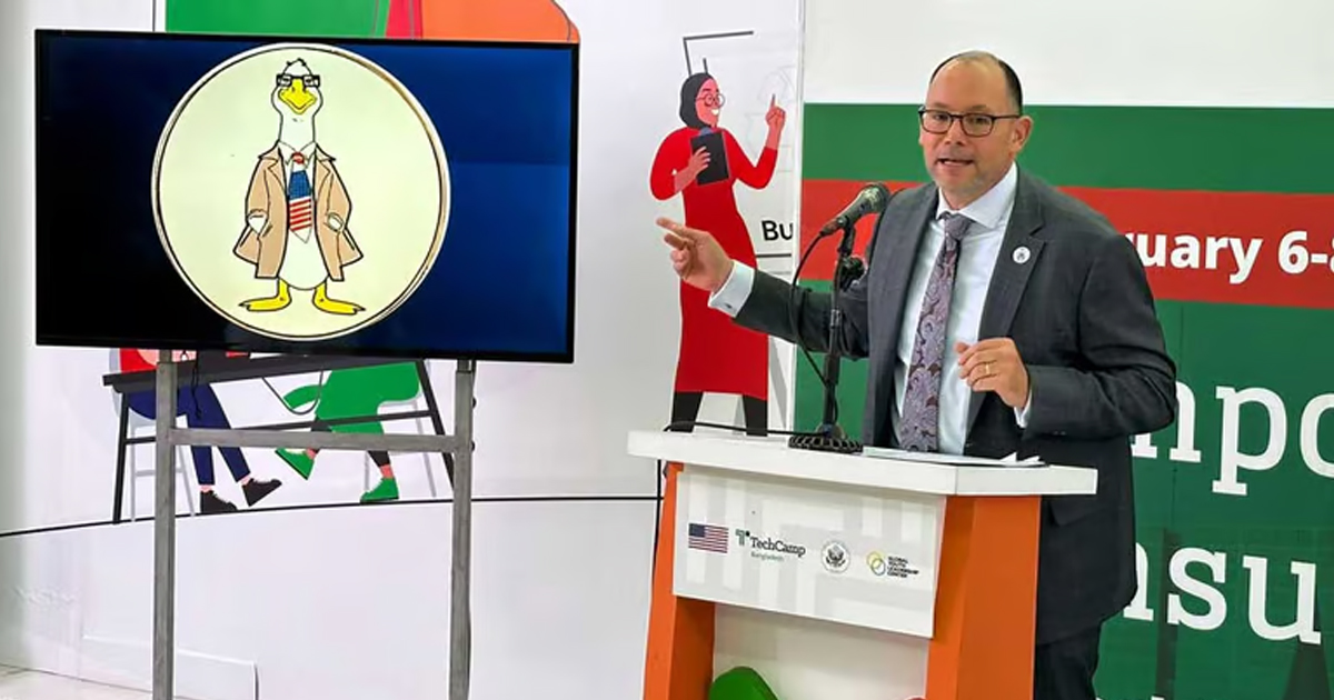 নিজের বদলে হাঁসের ছবি বসিয়ে হাসালেন মার্কিন রাষ্ট্রদূত