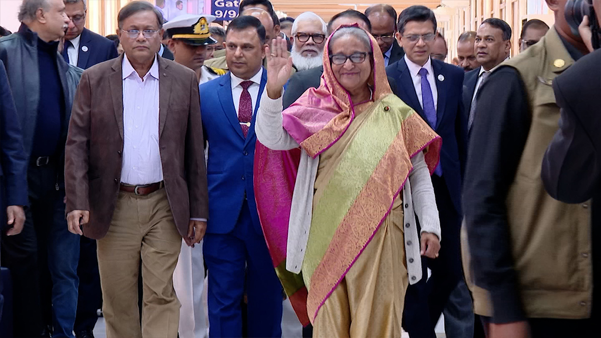 দেশে ফিরেছেন প্রধানমন্ত্রী