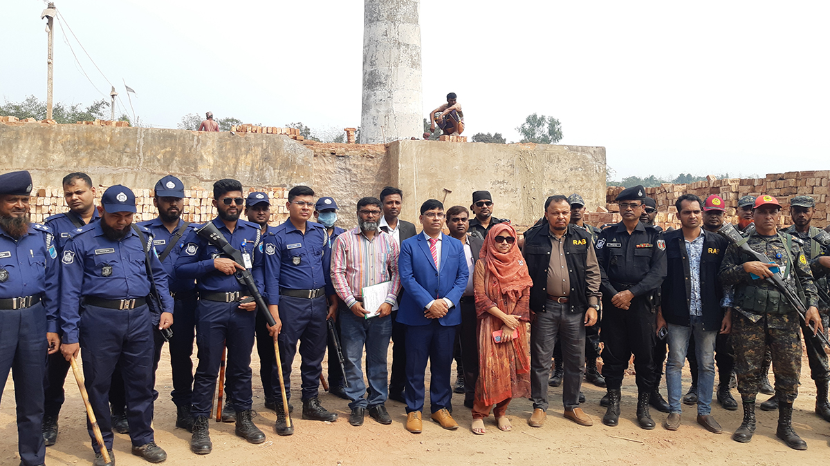 রাজবাড়ীর ৭ অবৈধ ইটভাটা মালিককে ১৩ লাখ টাকা জরিমানা