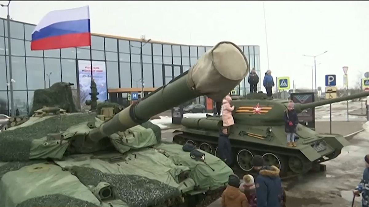 ইউক্রেন যুদ্ধের দুবছর পূর্তিতে রাশিয়ার সামরিক প্রদর্শনী
